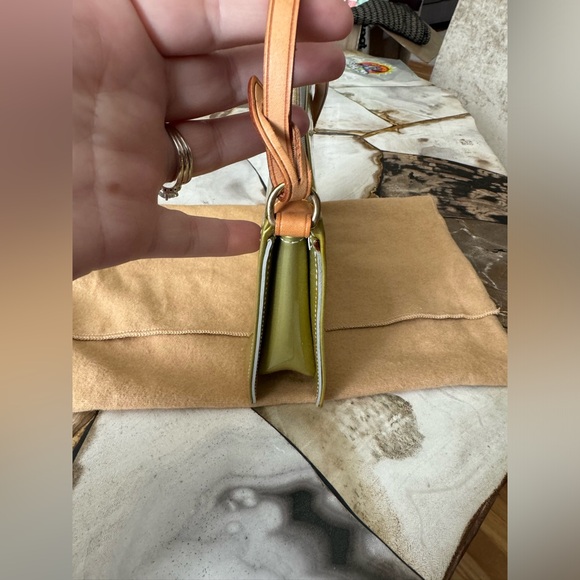 Louis Vuitton Lexington Vernis Pochette with Dust Bag - Picture 7 of 16